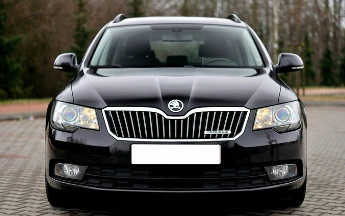 Skoda Superb cena 32900 przebieg: 262000, rok produkcji 2014 z Września małe 562